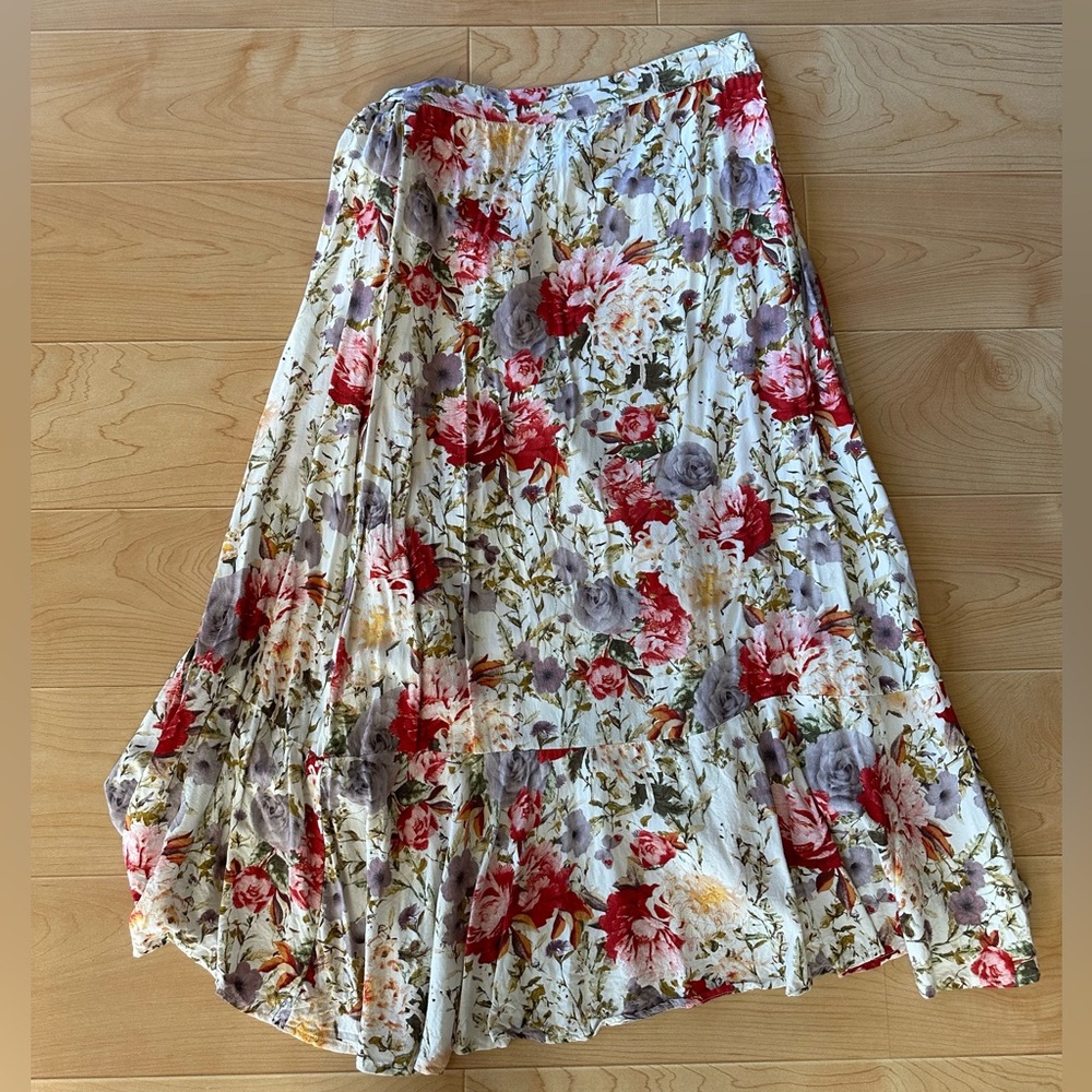 🌺 2/$20 Boutique floral midi wrap skirt size small white, pink, purple, & green - Picture 8 of 8